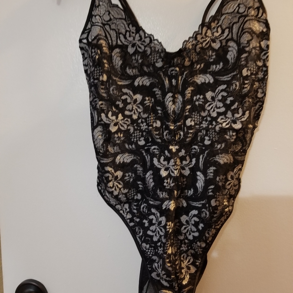 Black lace and veil teddy
